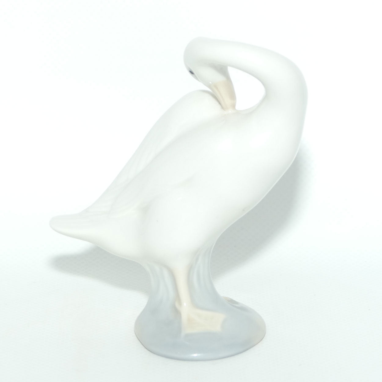 Lladro figure Little Duck #4553 | Beak in Wing | #1