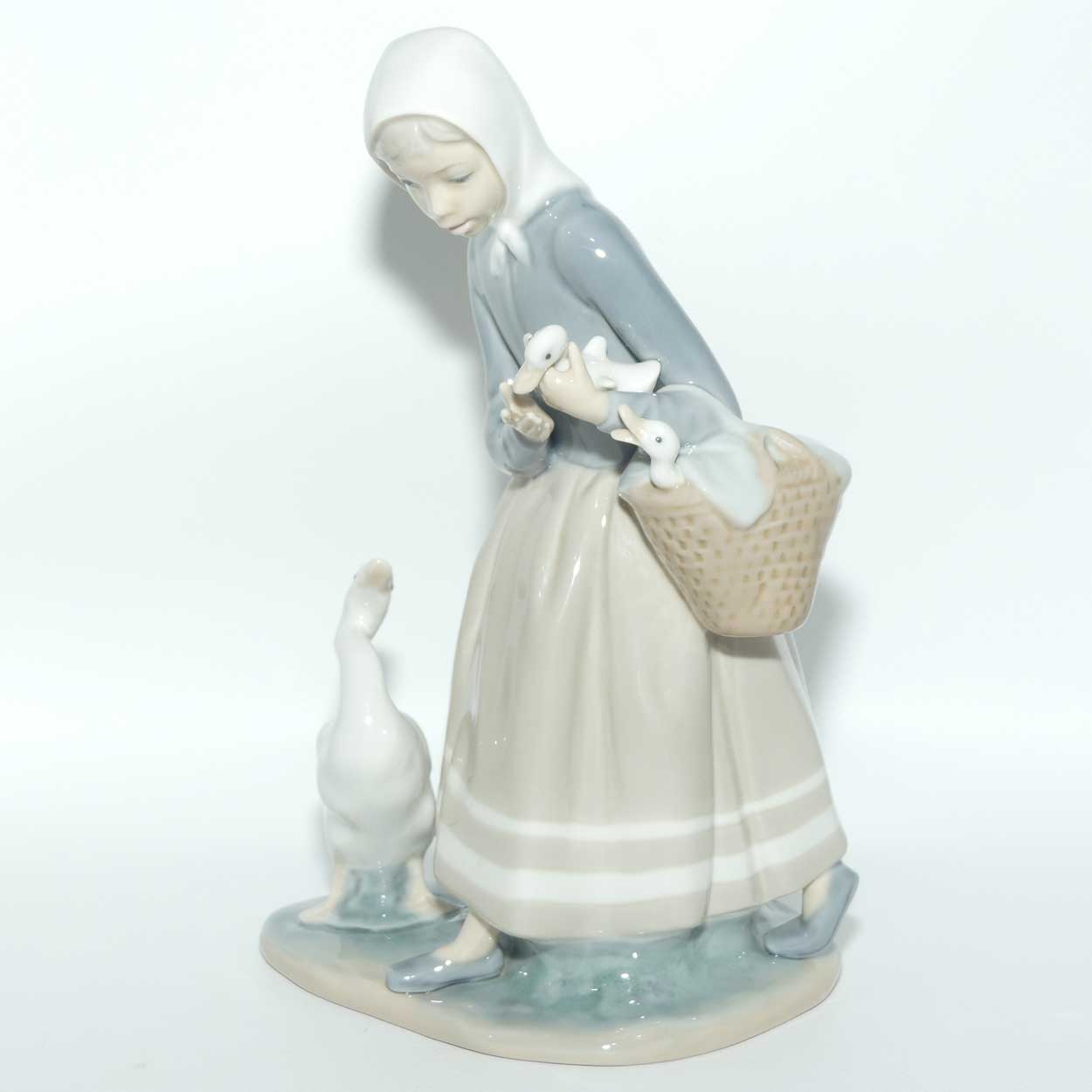 Lladro figure Shepherdess with Ducks | #4568