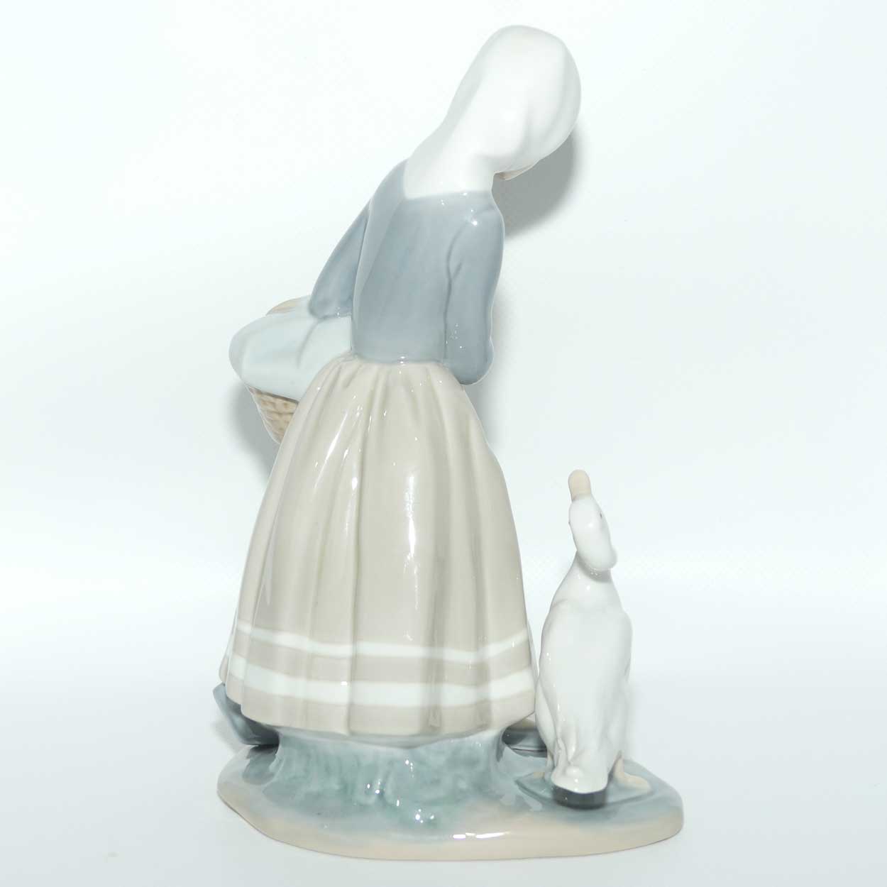 Lladro figure Shepherdess with Ducks | #4568