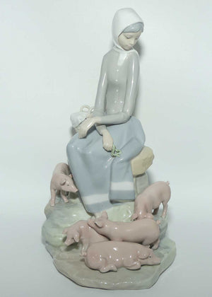 Lladro figure Girl with Piglets #4572