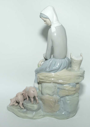 Lladro figure Girl with Piglets #4572