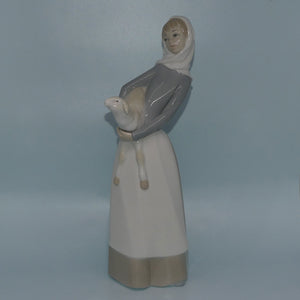 lladro-figure-girl-with-lamb-plain-apron-4584