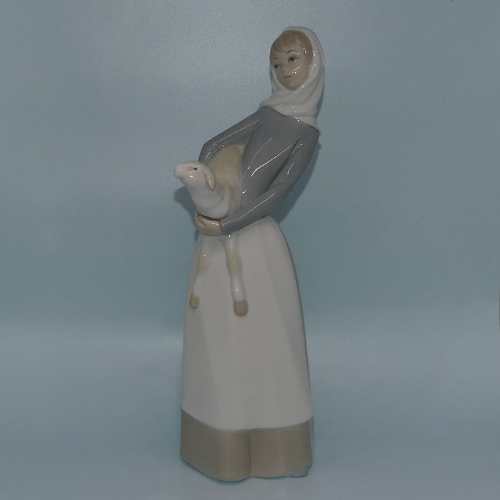 Lladro figure Girl with Lamb | Plain Apron #4584 | #1