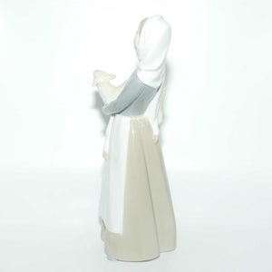 Lladro figure Girl with Lamb | Plain Apron #4584 | #1