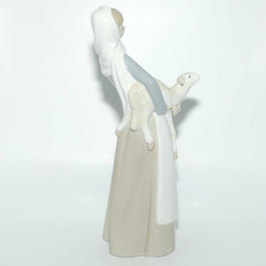 Lladro figure Girl with Lamb | Plain Apron #4584 | #1