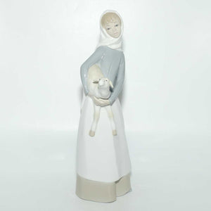 Lladro figure Girl with Lamb | Plain Apron #4584 | #1