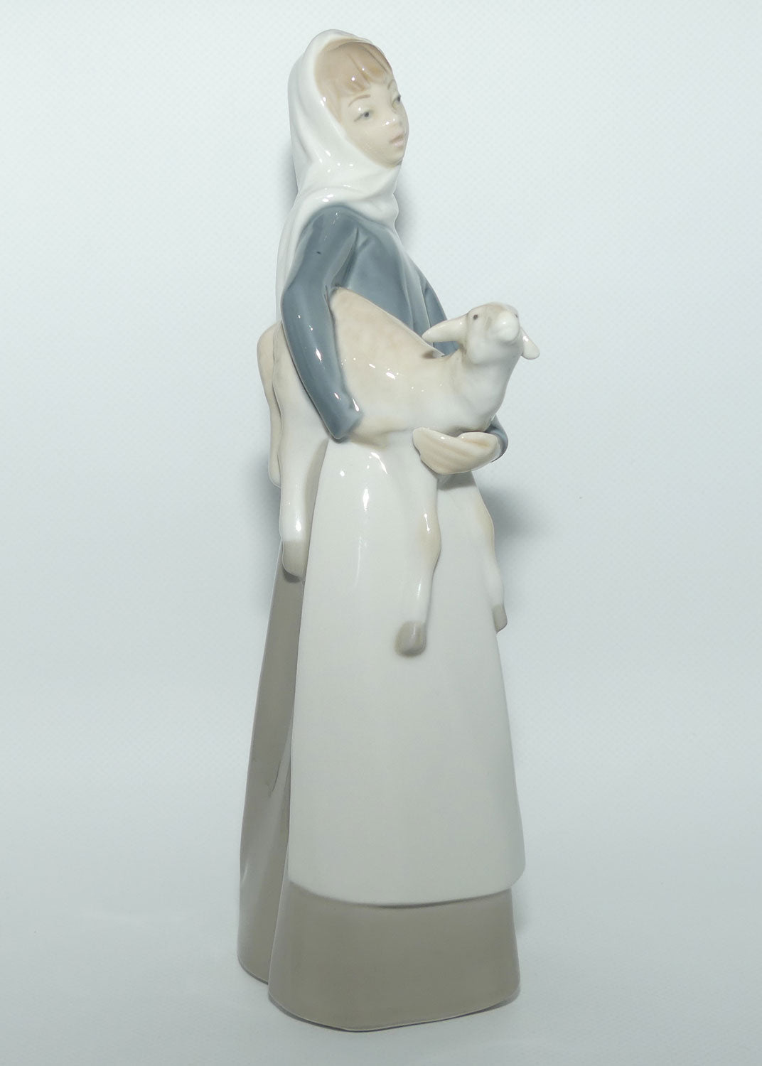 Lladro figure Girl with Lamb | Plain Apron #4584 | #2