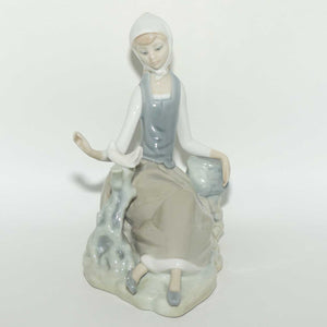 Lladro figure Shepherdess with Dove #4660 | #1