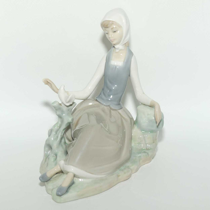 Lladro figure Shepherdess with Dove #4660 | #2