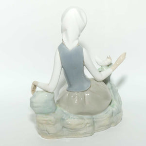 Lladro figure Shepherdess with Dove #4660 | #2