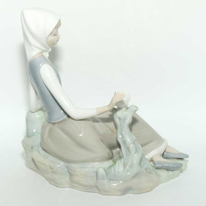 Lladro figure Shepherdess with Dove #4660 | #2