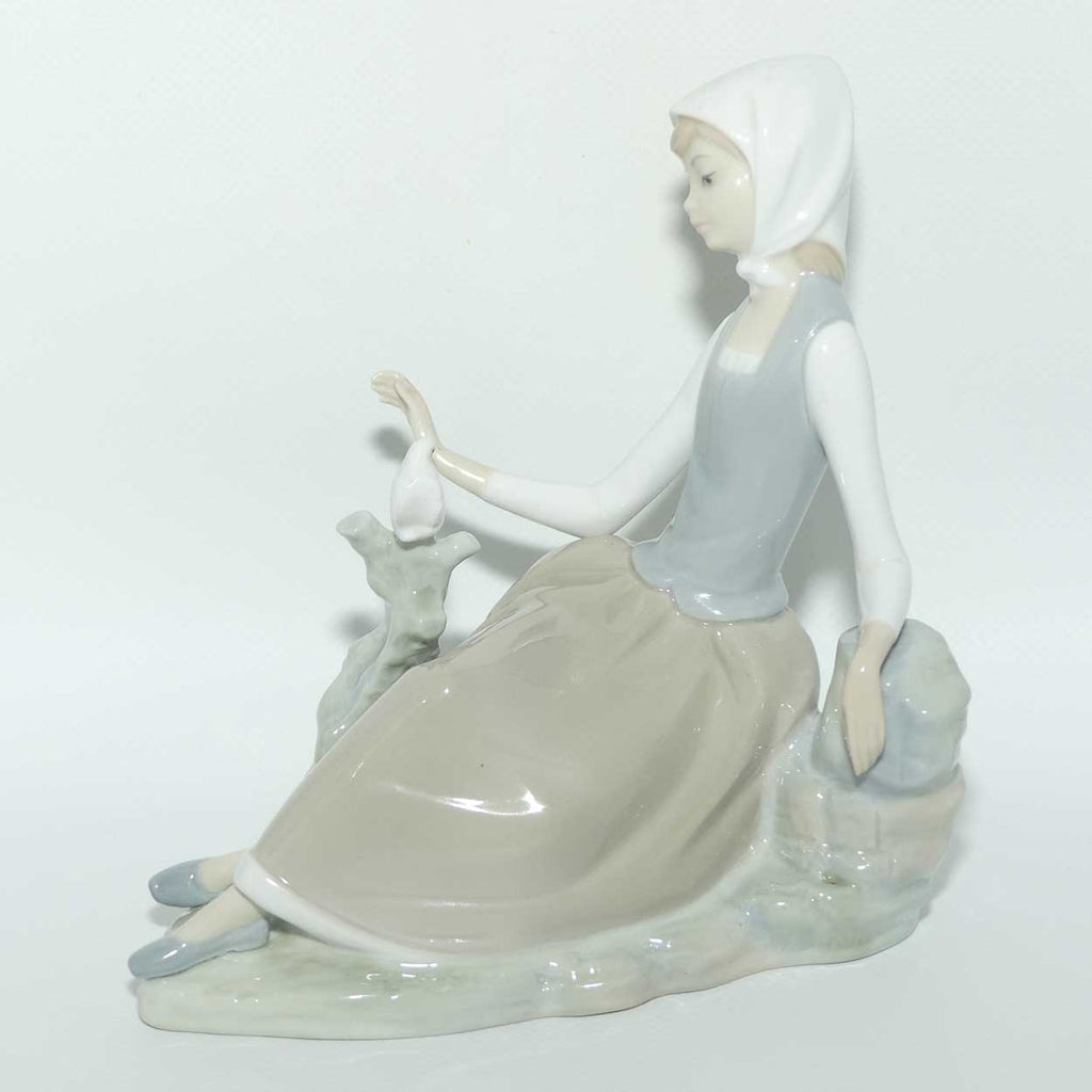 Lladro figure Shepherdess with Dove #4660