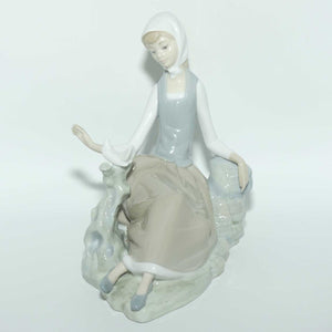 Lladro figure Shepherdess with Dove #4660