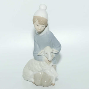 Lladro figure Shepherd with Lamb | #4676