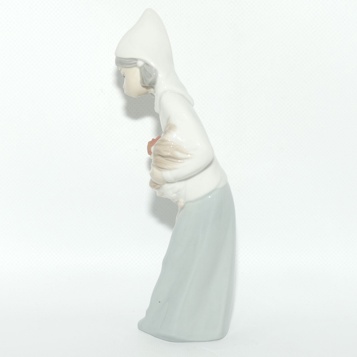 Lladro figure Girl with Rooster | #4677 | #2