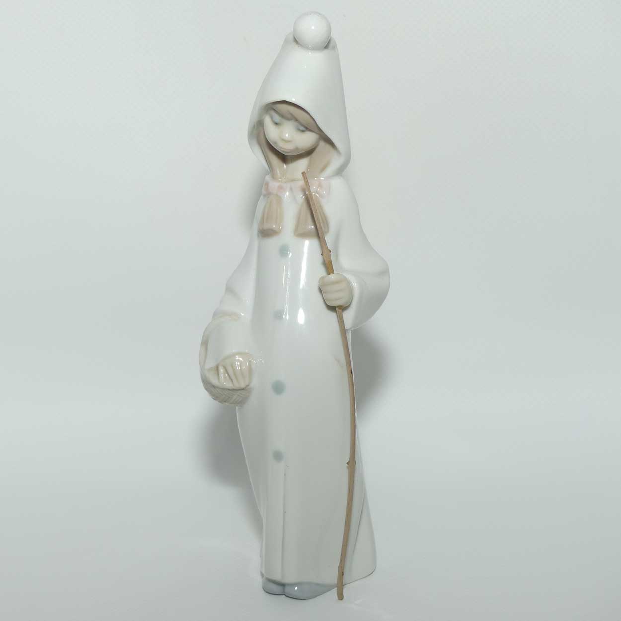 Lladro figure Girl with Basket | #4678