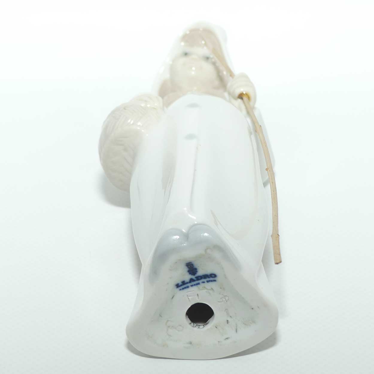 Lladro figure Girl with Basket | #4678