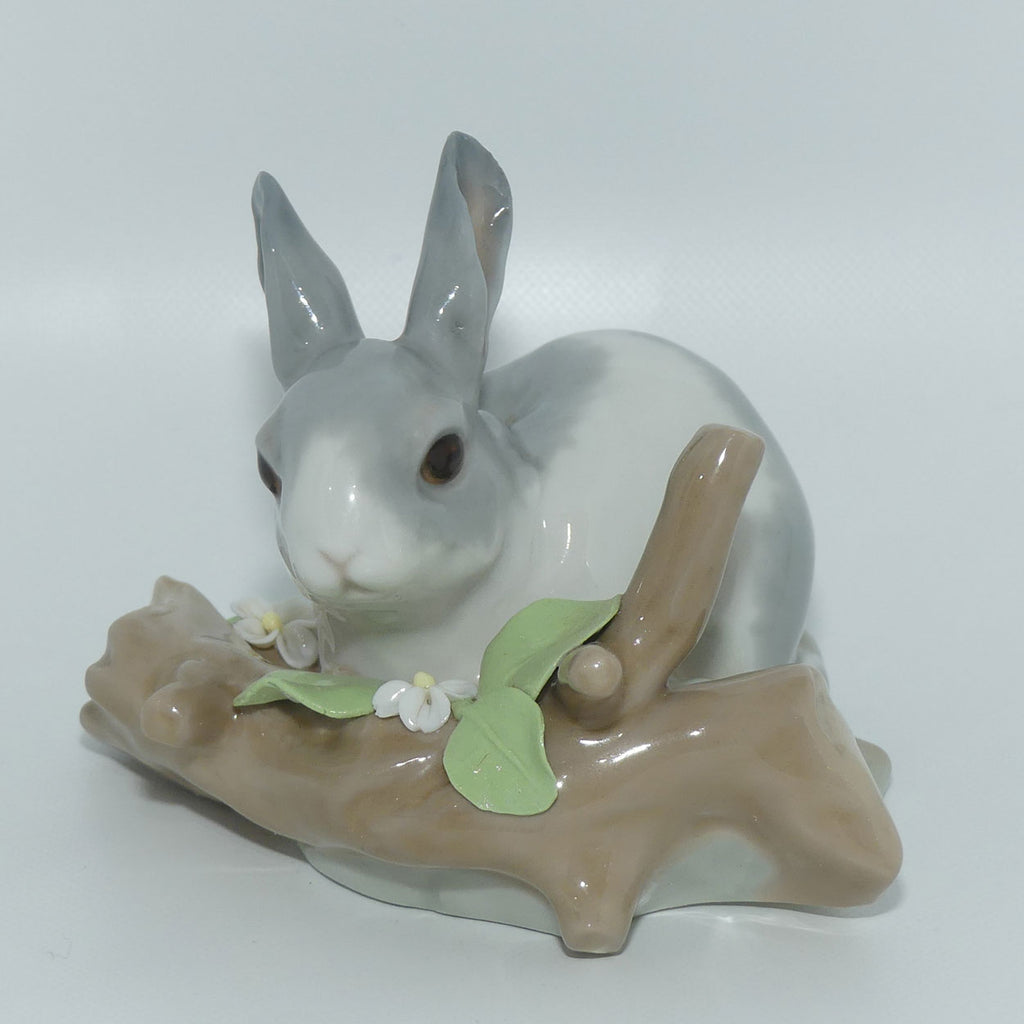 Lladro figure Rabbit Eating | #4773