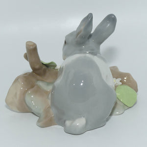 Lladro figure Rabbit Eating #4773 