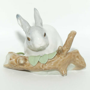 Lladro figure Rabbit Eating | #4773 | #1