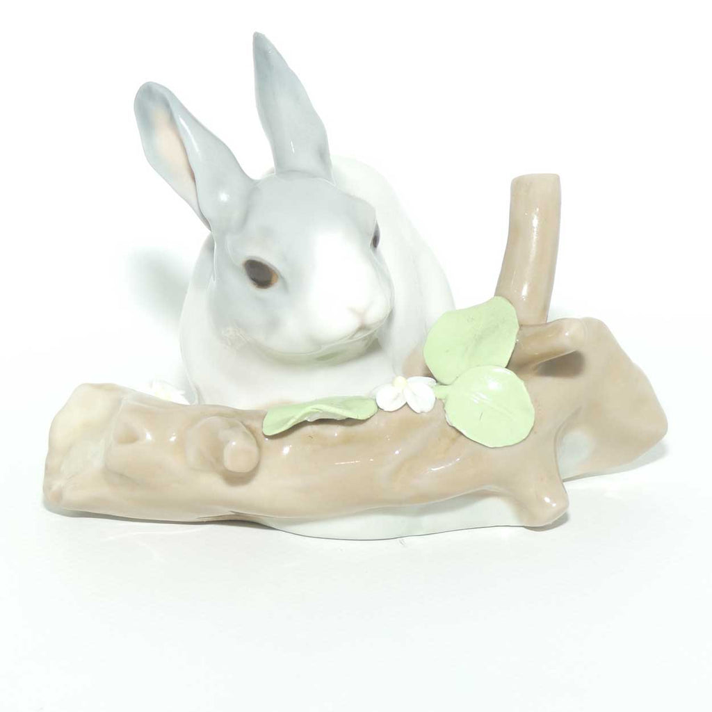 Lladro figure Rabbit Eating | #4773 | #2