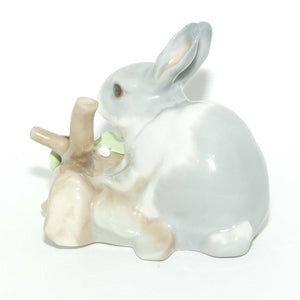 Lladro figure Rabbit Eating | #4773 | #2