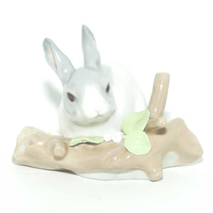 Lladro figure Rabbit Eating | #4773 | #2