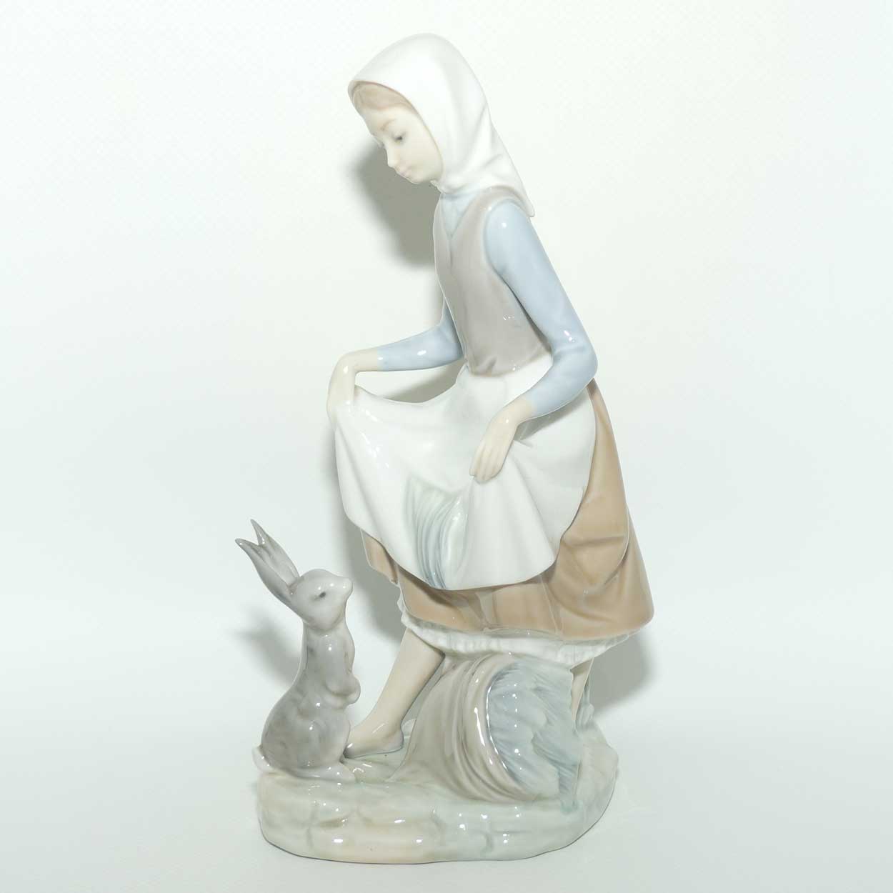 Lladro figure Rabbit's Food #4826