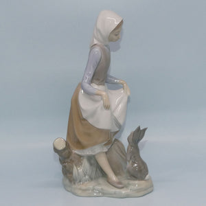 Lladro figure Rabbit's Food #4826