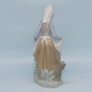 Lladro figure Rabbit's Food #4826