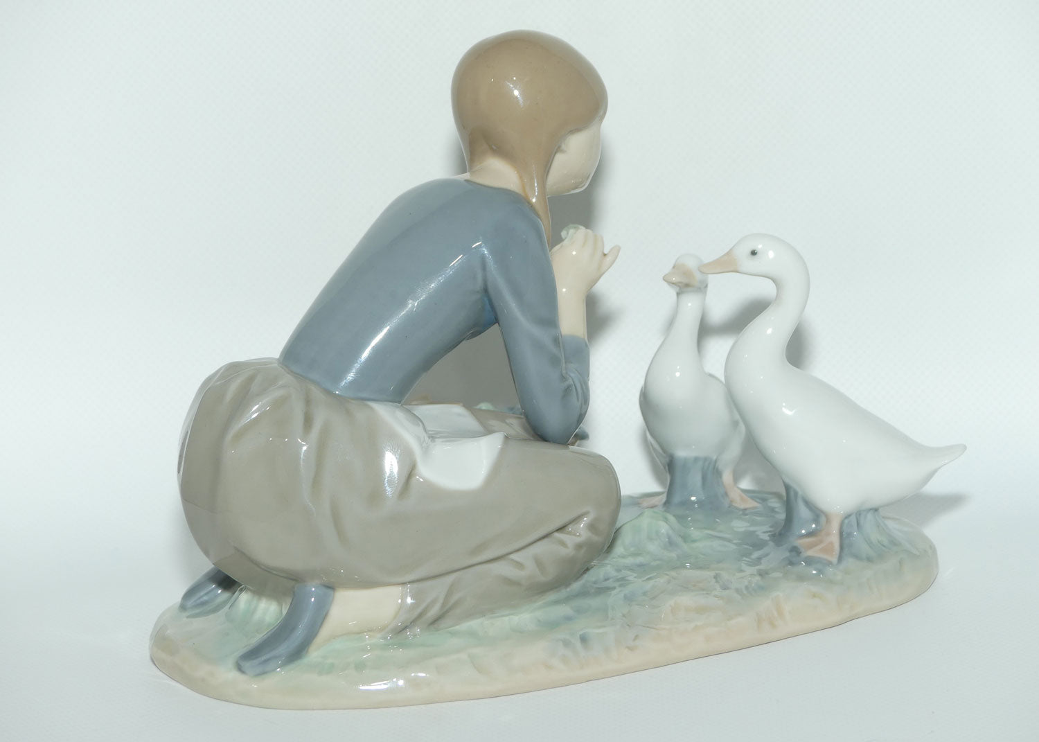 Lladro figure Feeding the Ducks #4849