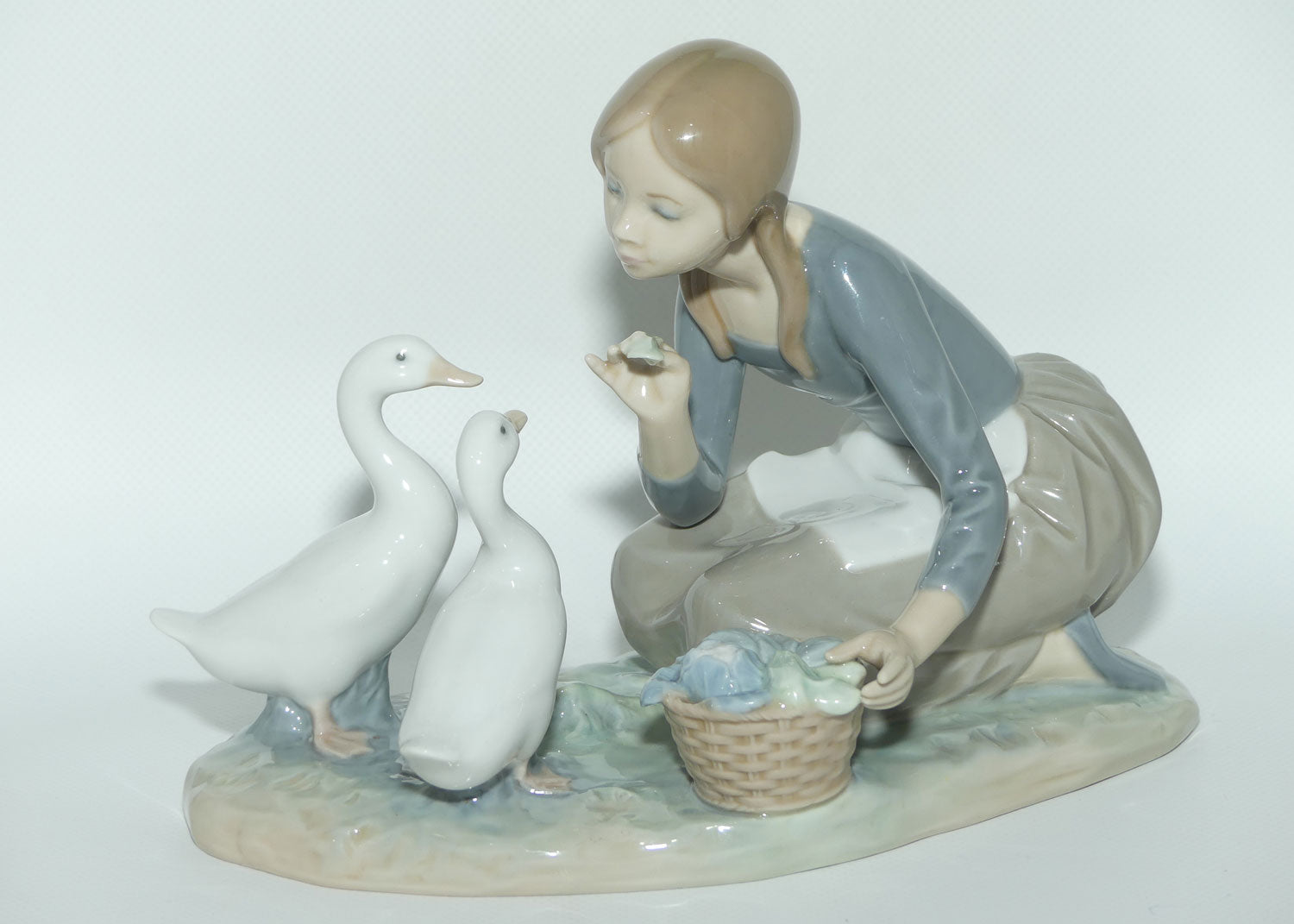 Lladro figure Feeding the Ducks #4849