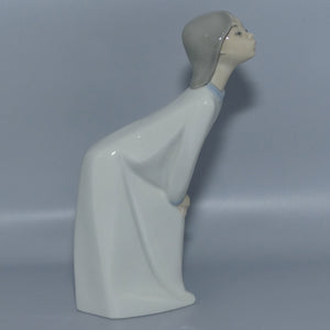 Lladro figure Girl Kissing #4873 | Boxed | #1