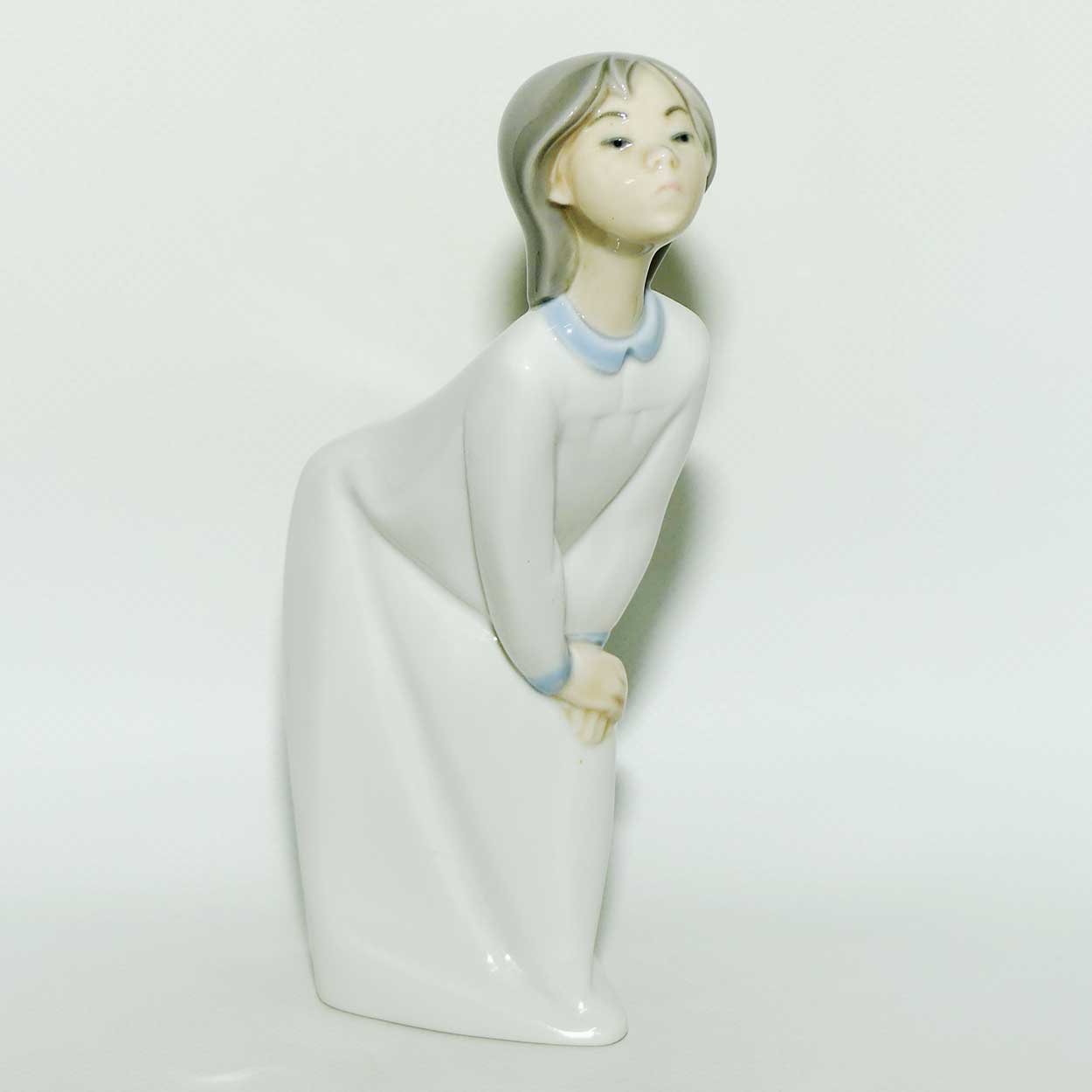 Lladro figure Girl Kissing #4873 | Boxed | #1