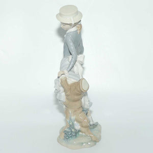 Lladro figure Girl with Umbrella in Hand 4912 (c.1971 - 1974)