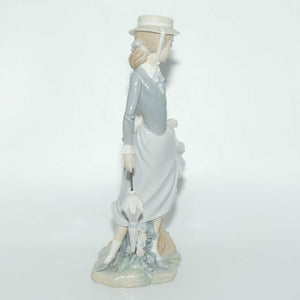 Lladro figure Girl with Umbrella in Hand 4912 (c.1971 - 1974)