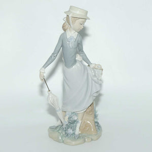 Lladro figure Girl with Umbrella in Hand 4912 (c.1971 - 1974)