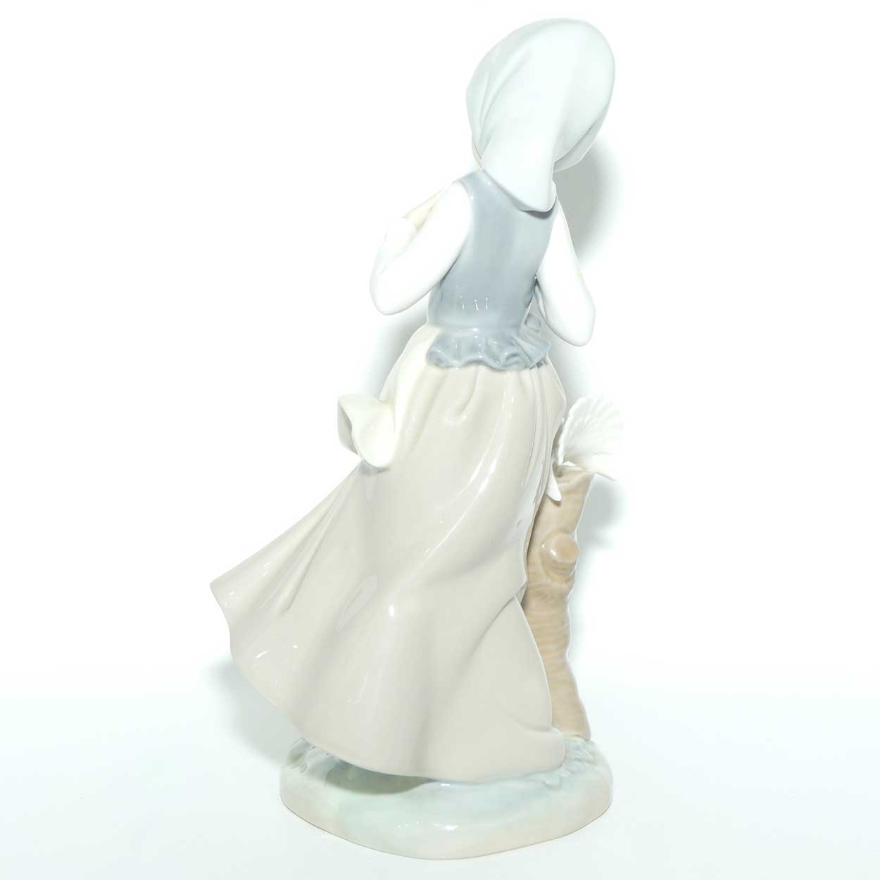 Lladro figure Girl with Doves #4915 | #1