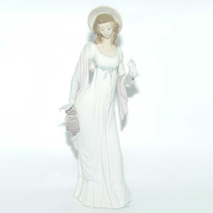 Lladro figure Dainty Lady | #4934