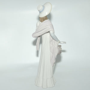 Lladro figure Dainty Lady | #4934