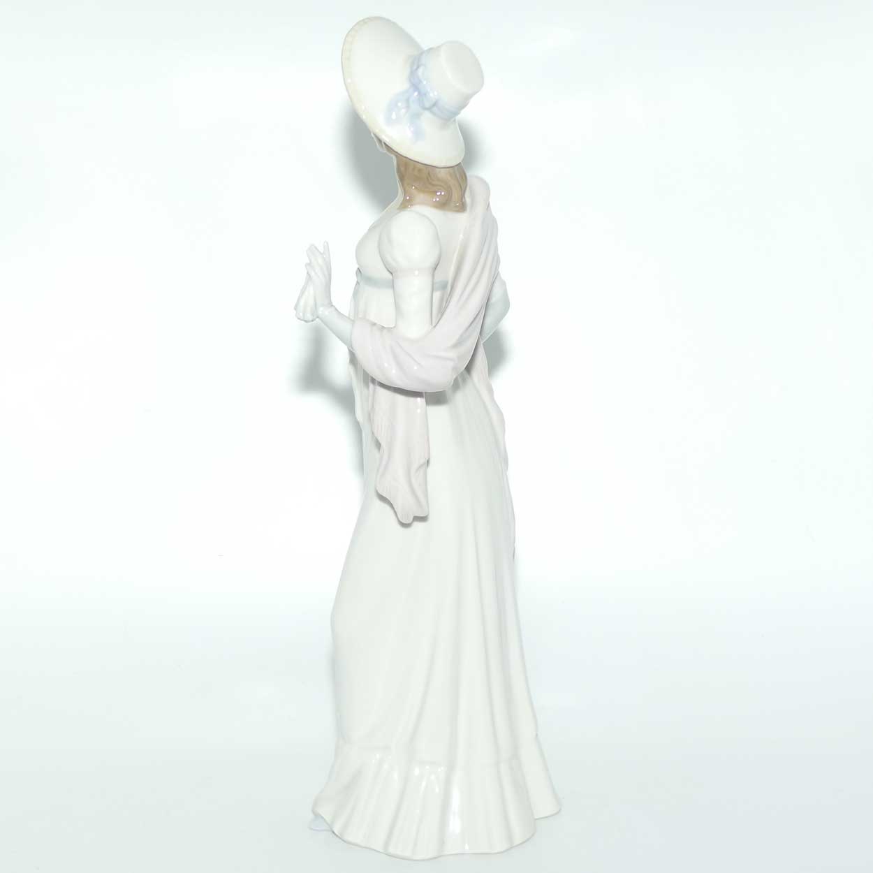 Lladro figure Dainty Lady | #4934