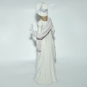 Lladro figure Dainty Lady | #4934