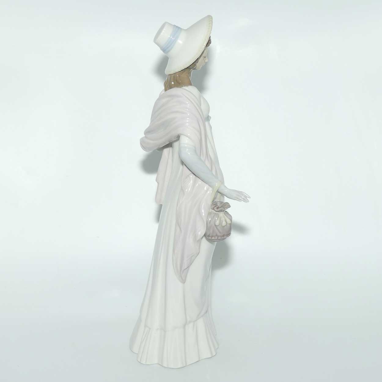 Lladro figure Dainty Lady | #4934