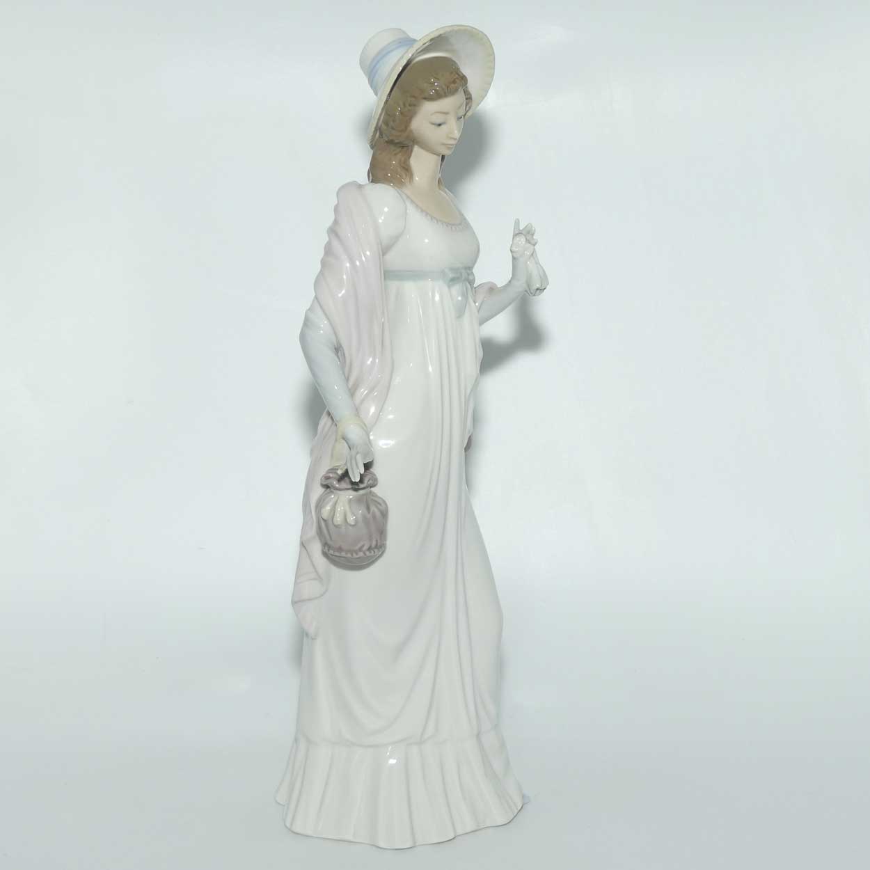 Lladro figure Dainty Lady | #4934
