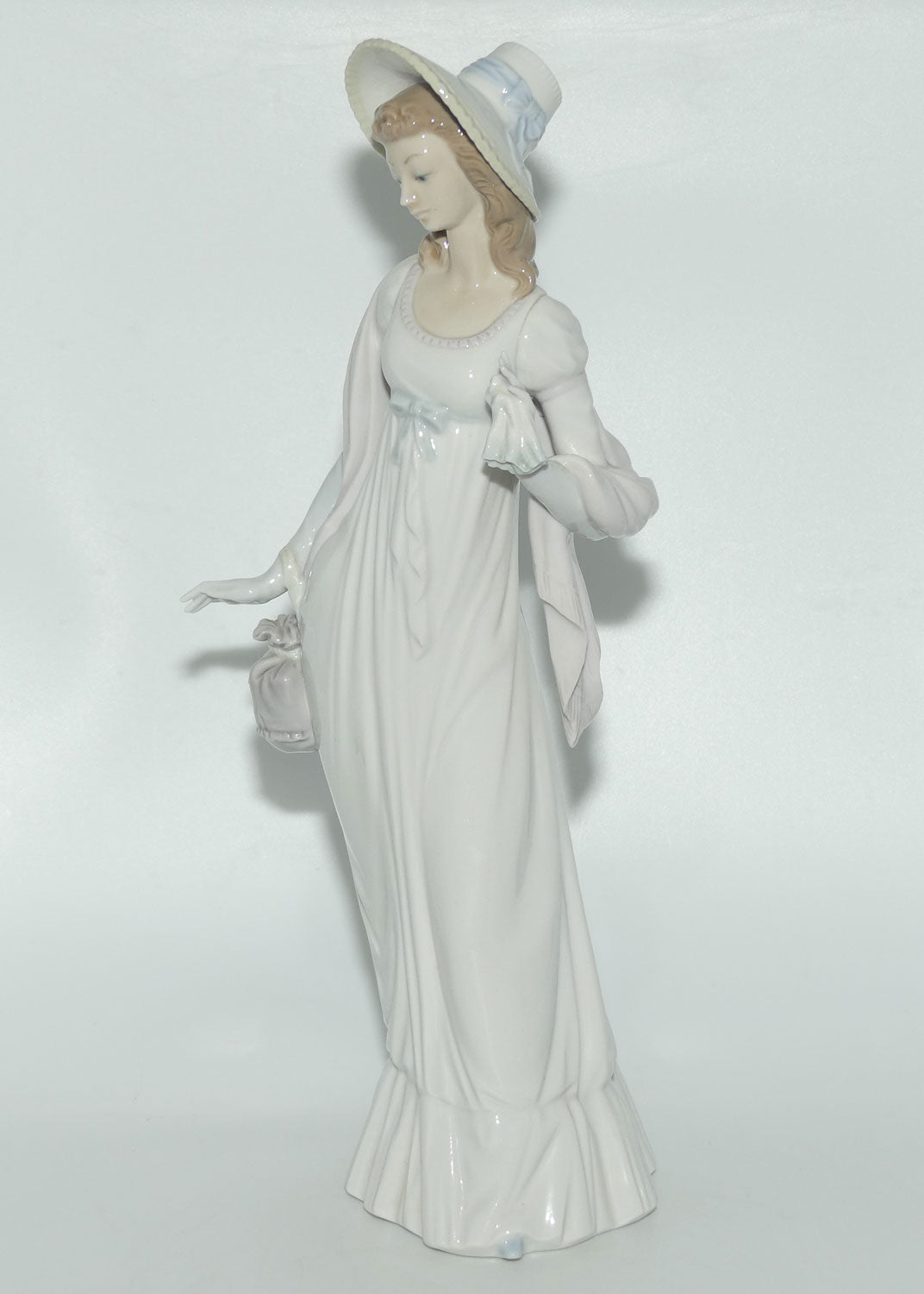 Lladro figure Dainty Lady | #4934 | #2