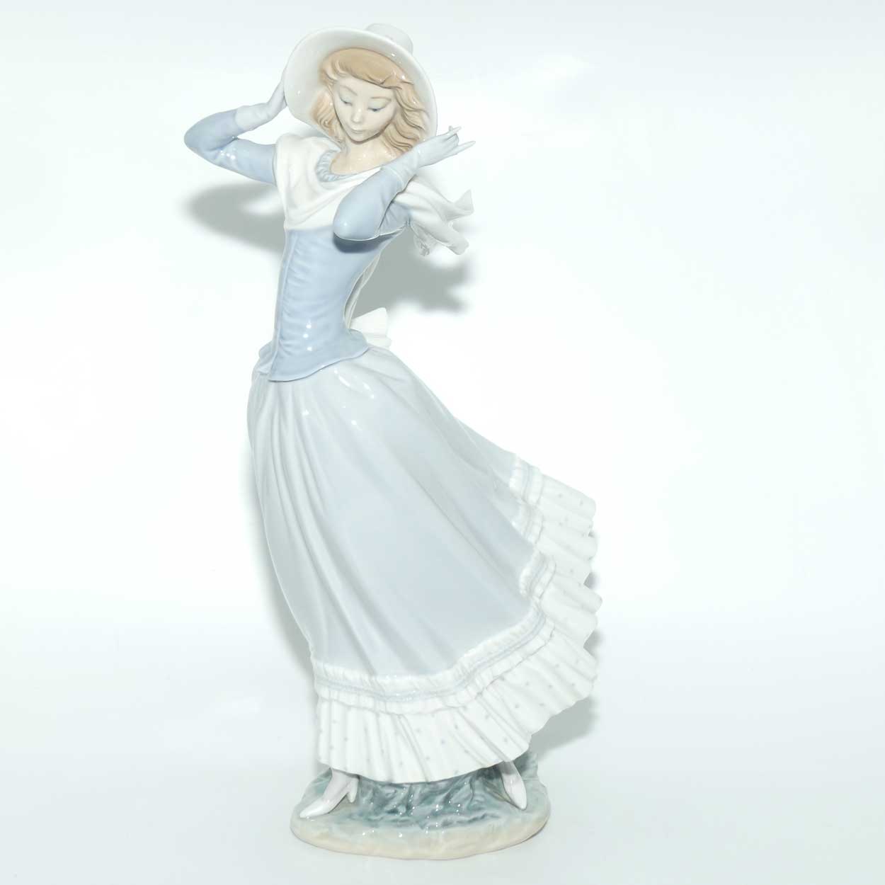 Lladro #4936 hotsell Spring Breeze Porcelain Figurine - RETIRED