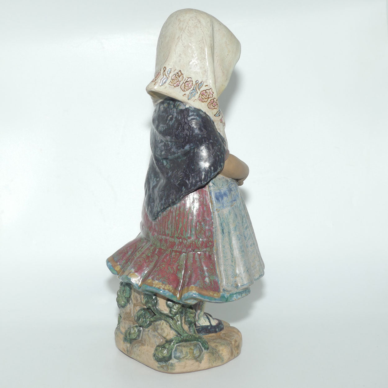 Lladro figure Missy | Little Girl with Scarf | Gres | #4951