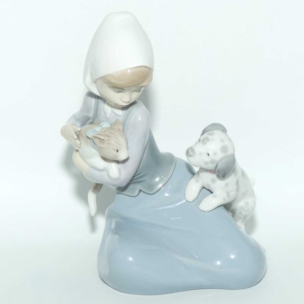 リヤドロ LLADRO 5032 少女と猫と犬 Little Friskies Vintage Lladro “little Friskies” #5032 – Girl With Puppy and