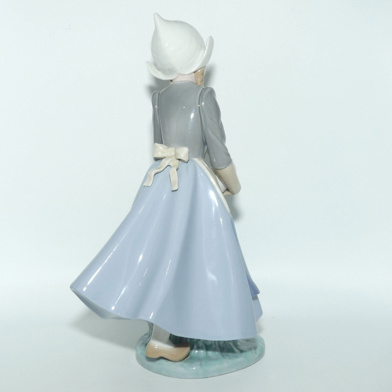 Lladro figure Dutch Girl with Duck | #5066