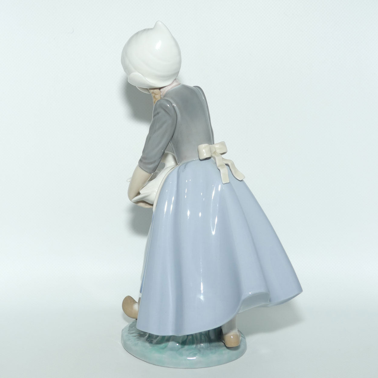 Lladro figure Dutch Girl with Duck | #5066